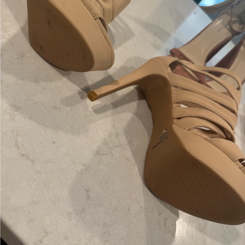 Heels - Picture 5 of 10